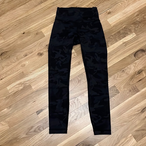 Lululemon dark camo wunder under leggings - Picture 1 of 4